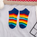 Bunte gestreifte Regenbogen-Baumwollsocken für Damen